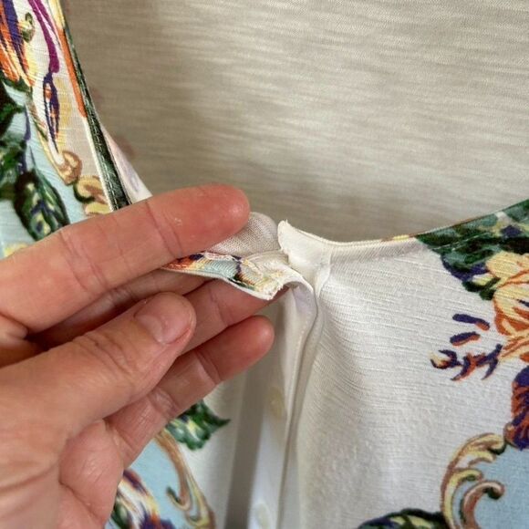 Akemi + Kin Small Floral Button Front Blouse Sleeveless Tank - Picture 5 of 10